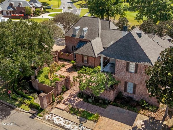 101 Mission Hills Drive , Broussard, LA 70518