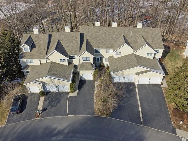 305 Glenwood Drive, Unit 3-3, Briarcliff Manor, NY 10510