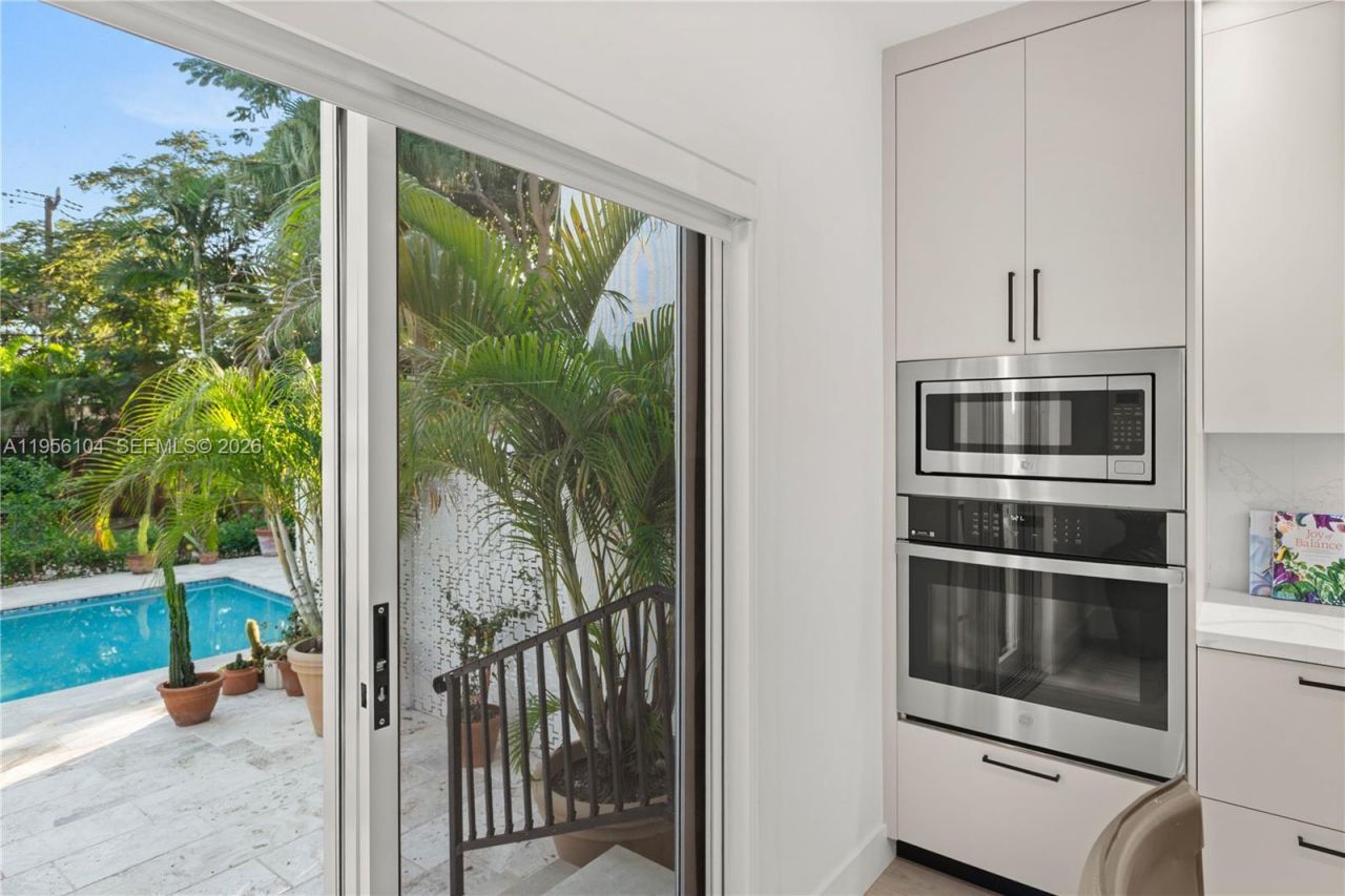 3616 SW 26th St , Miami, FL 33133 Photo