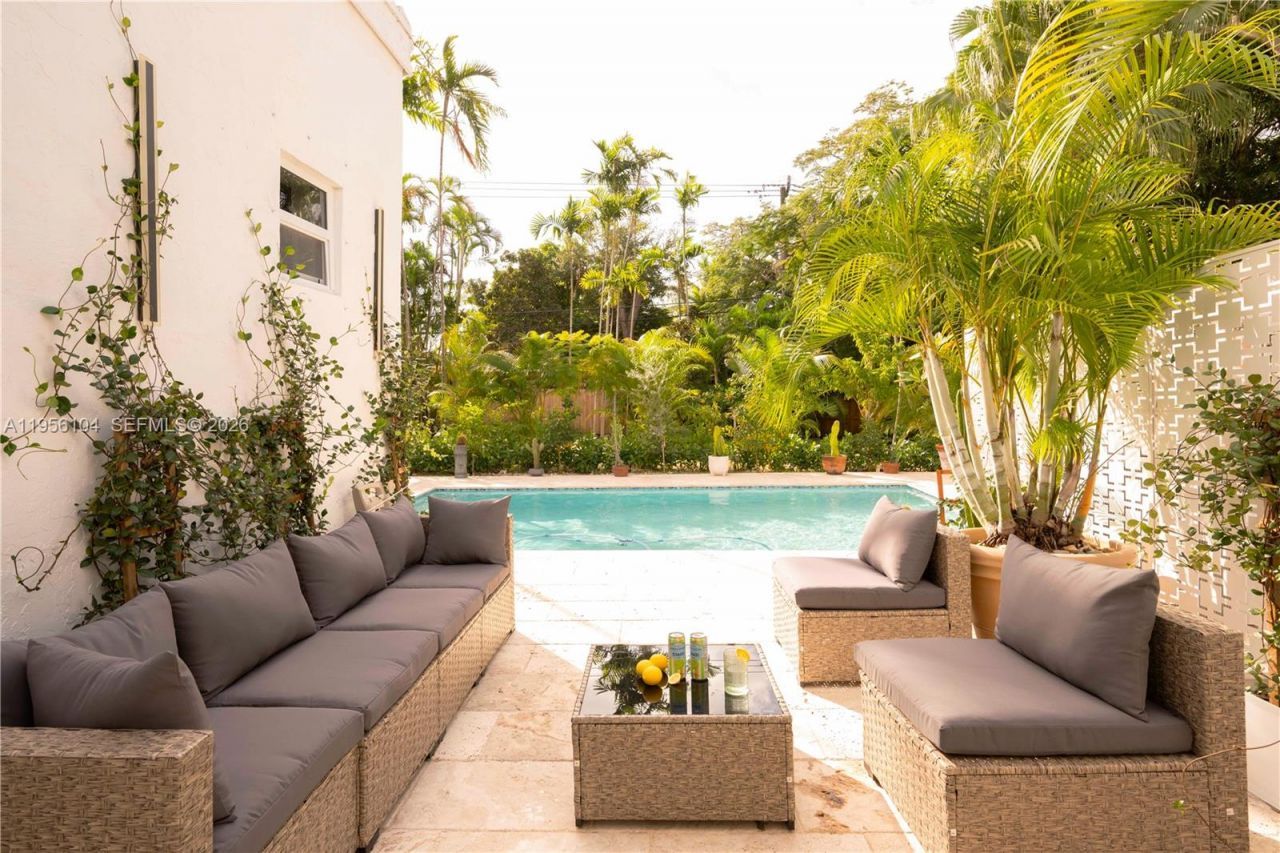 3616 SW 26th St , Miami, FL 33133 Photo