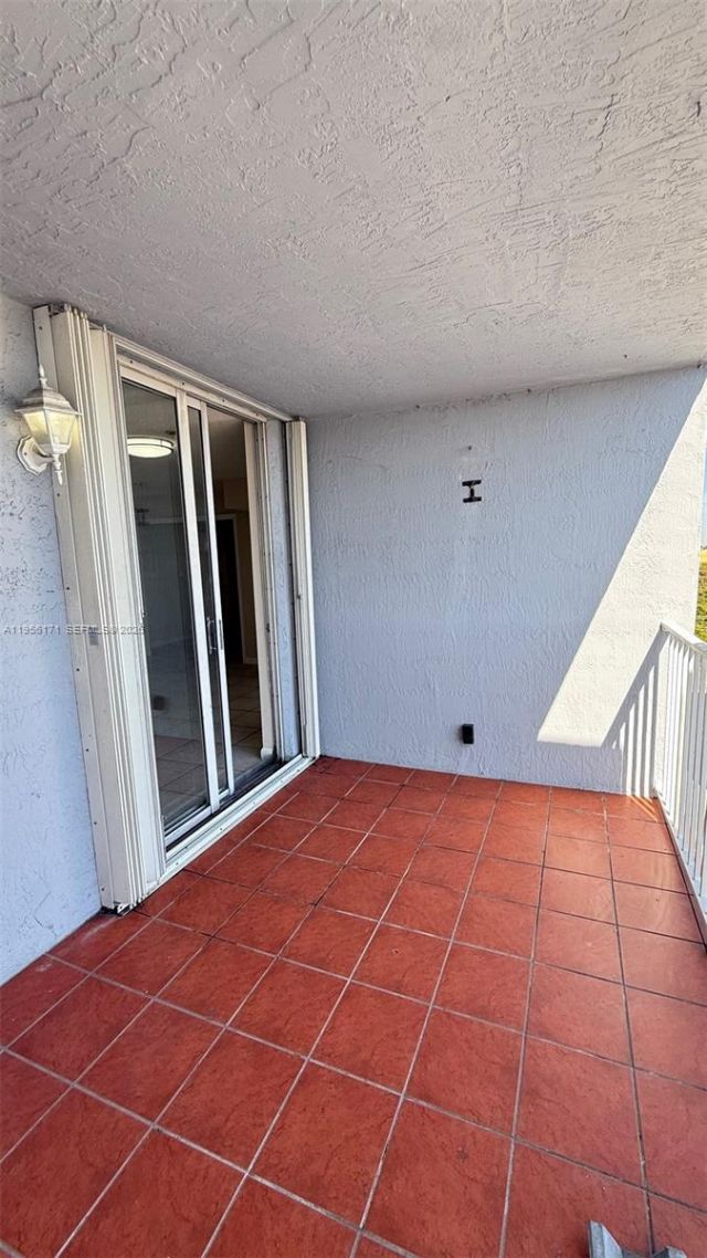 4854 NW 7th St, Unit 508, Miami, FL 33126 Photo
