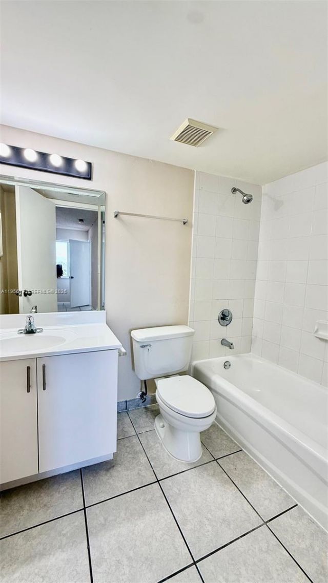 4854 NW 7th St, Unit 508, Miami, FL 33126 Photo