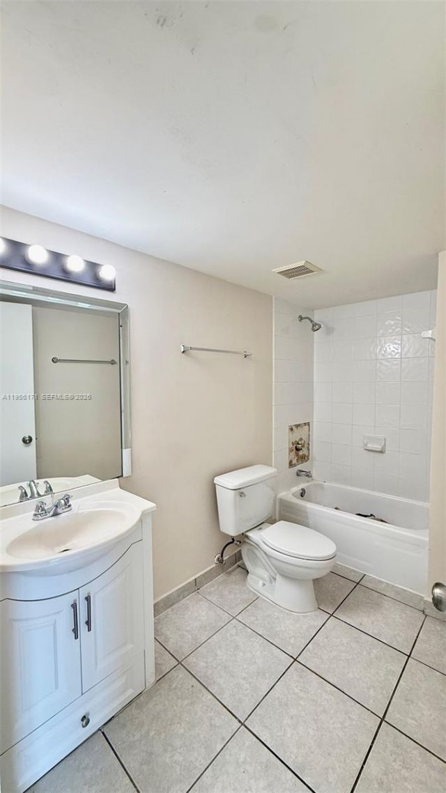 4854 NW 7th St, Unit 508, Miami, FL 33126 Photo