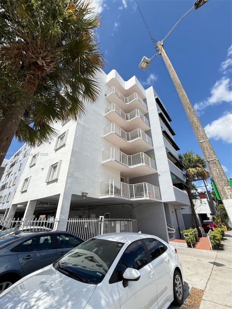 4854 NW 7th St, Unit 508, Miami, FL 33126 Photo