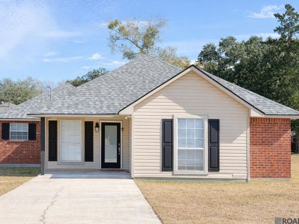 216 S Marchand Ave, Gonzales, LA 70737