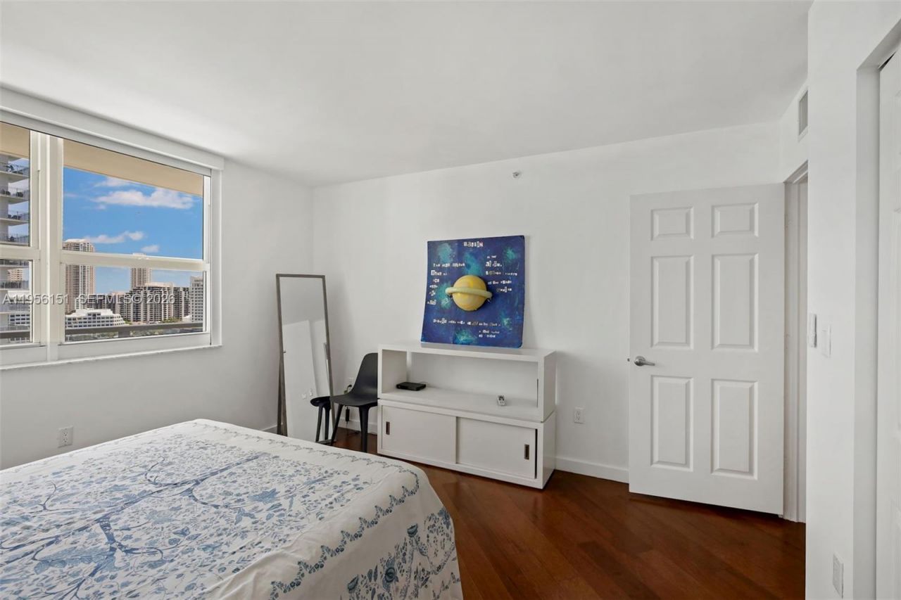1155 Brickell Bay Dr, Unit 1806, Miami, FL 33131 Photo