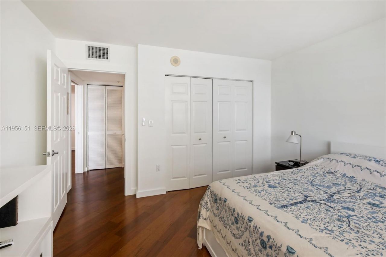 1155 Brickell Bay Dr, Unit 1806, Miami, FL 33131 Photo