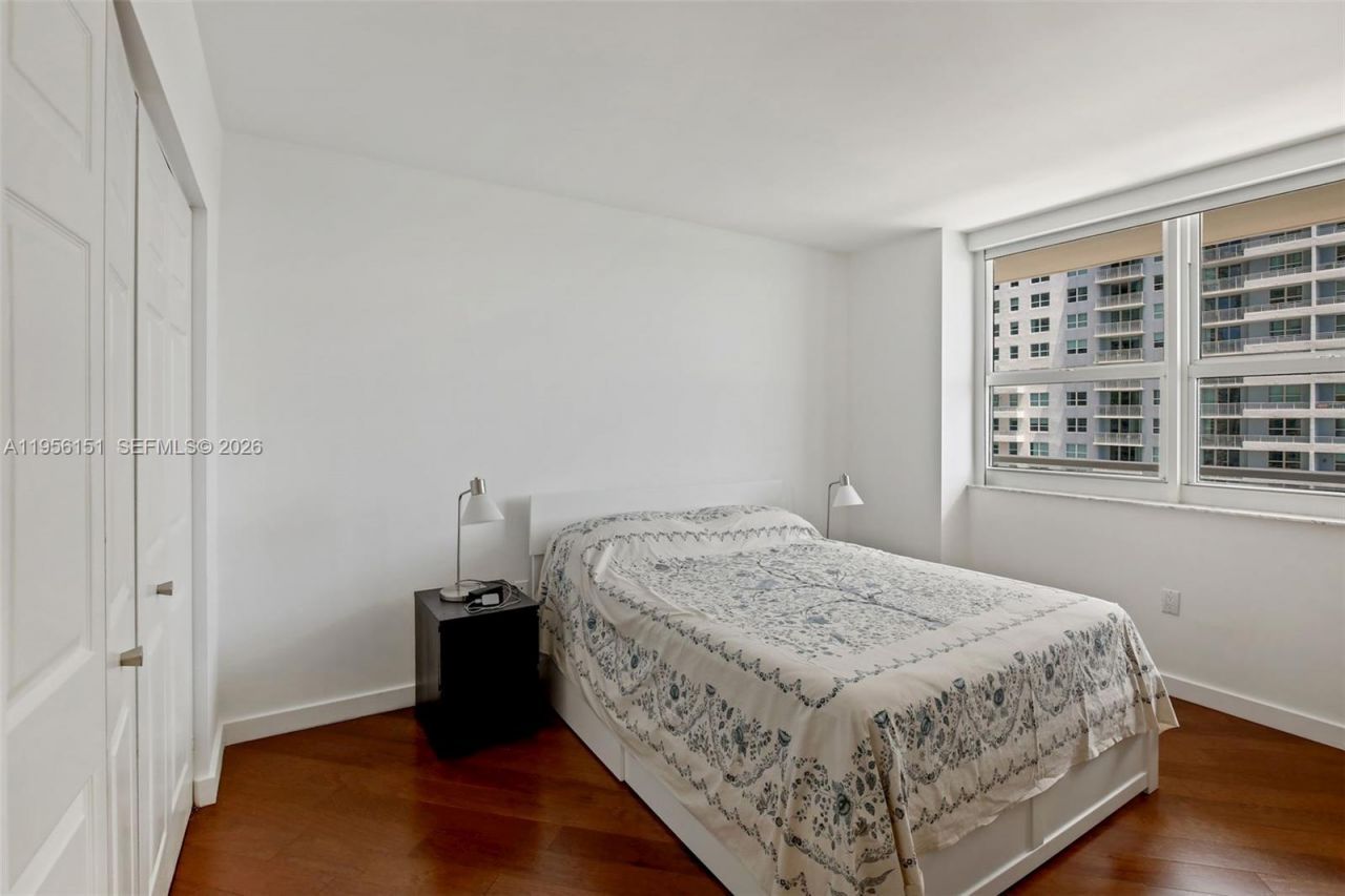 1155 Brickell Bay Dr, Unit 1806, Miami, FL 33131 Photo