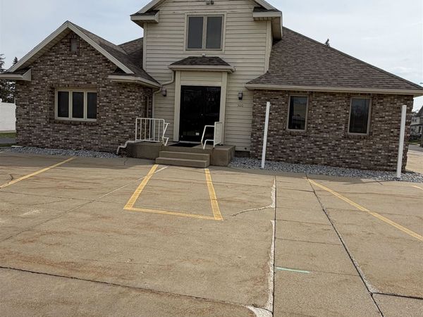 300 N Wayne Street, Angola, IN 46703