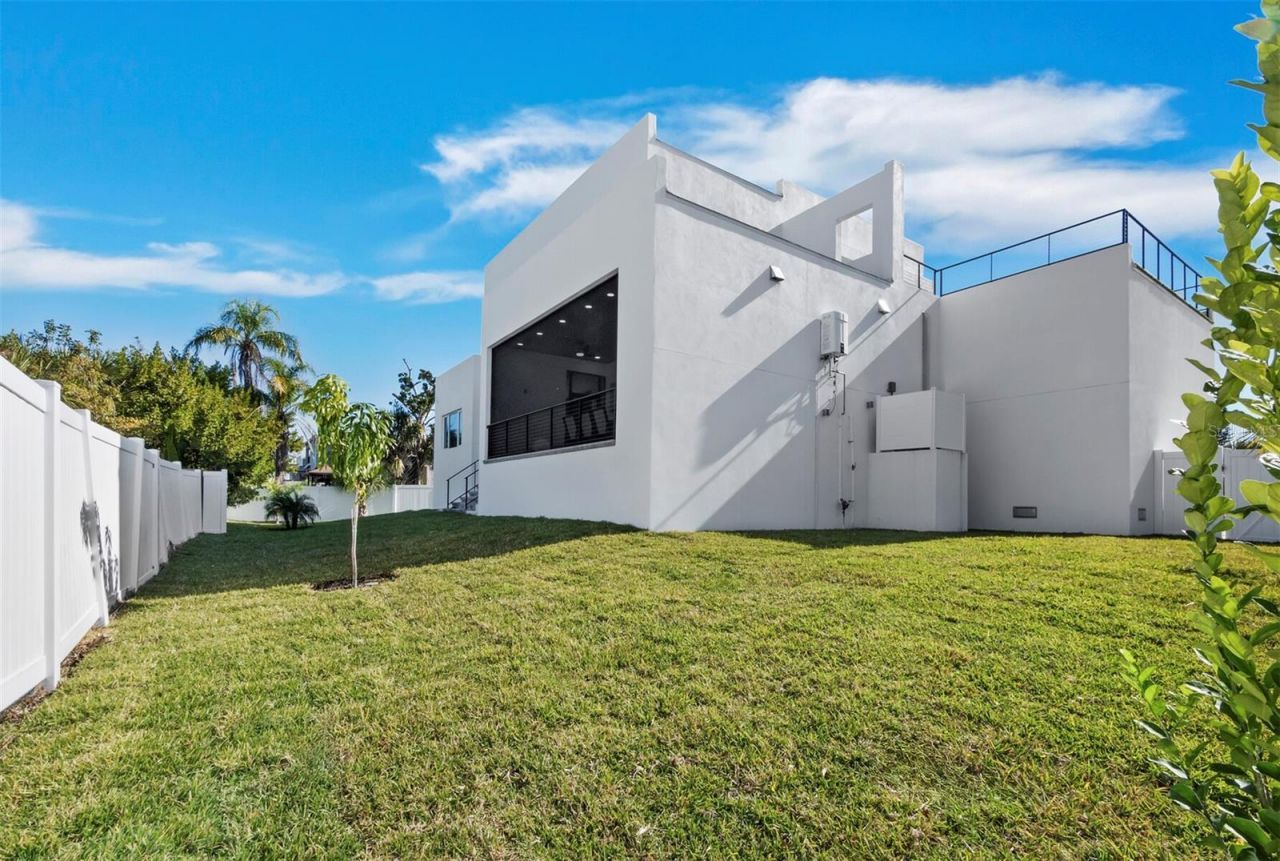 635 Jungle Queen Way, Longboat Key, FL 34228 Photo