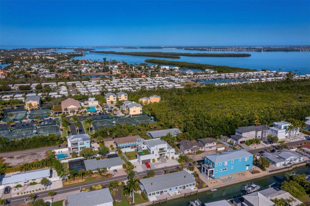 635 Jungle Queen Way, Longboat Key, FL 34228 Photo