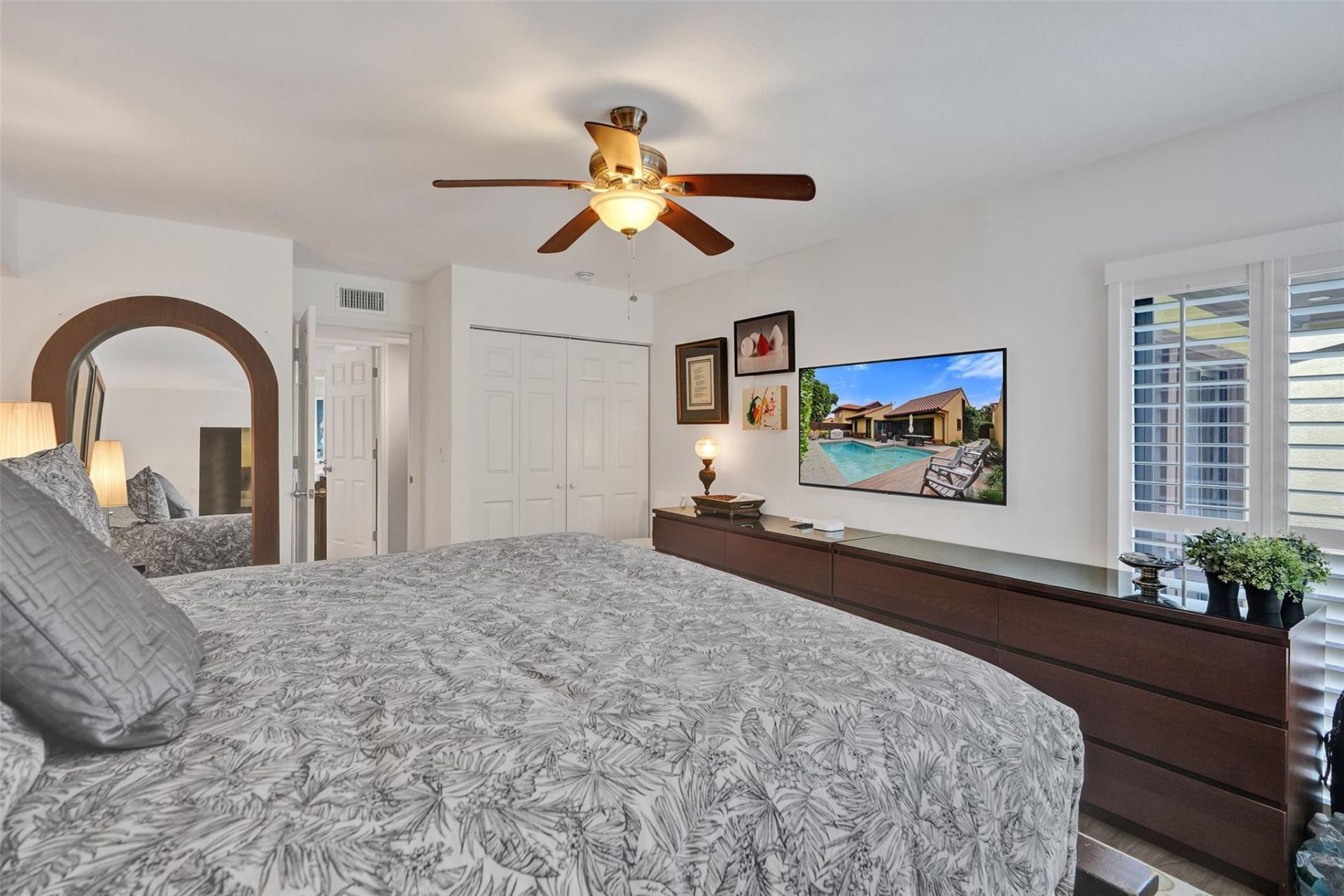 1017 NE 202nd Lane, Miami, FL 33179 Photo