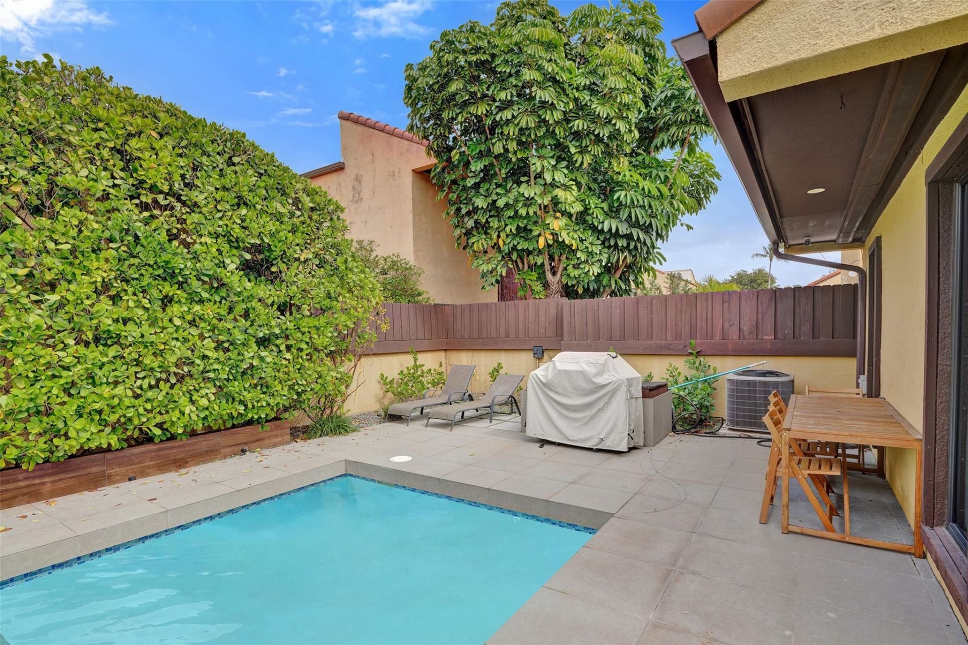 1017 NE 202nd Lane, Miami, FL 33179 Photo