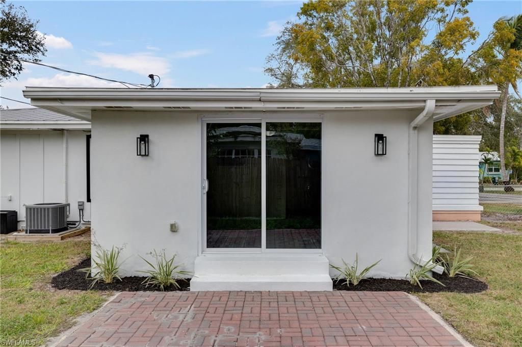 1542 Coconut Dr, Fort Myers, FL 33901 Photo