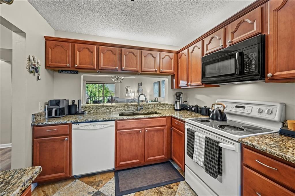 9290 Lake Park Dr, Unit 201, Fort Myers, FL 33919 Photo