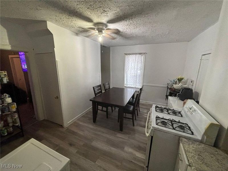 4148 Carlyle Avenue, Cleveland, OH 44109 Photo 4