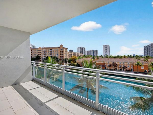 2950 NE 188th St, Unit 302, Aventura, FL 33180
