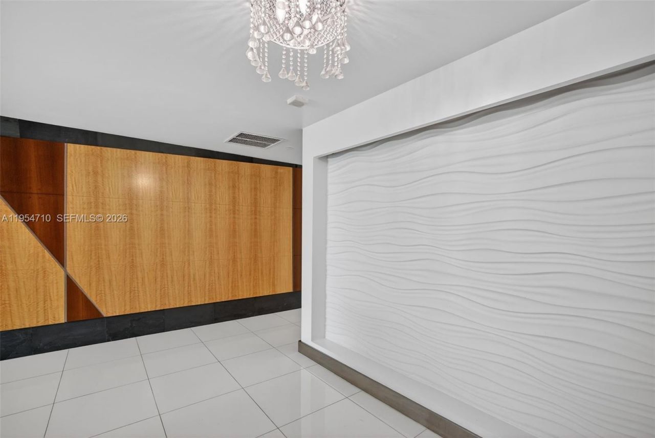 2950 NE 188th St, Unit 302, Aventura, FL 33180 Photo