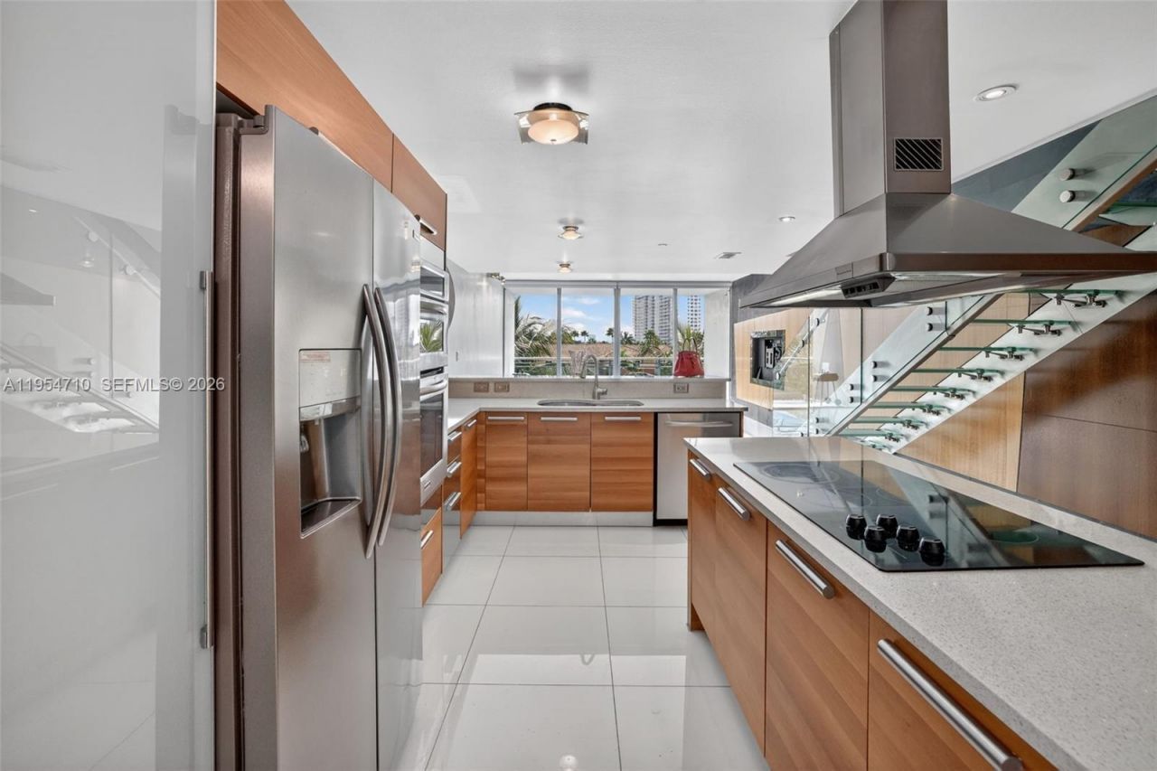 2950 NE 188th St, Unit 302, Aventura, FL 33180 Photo