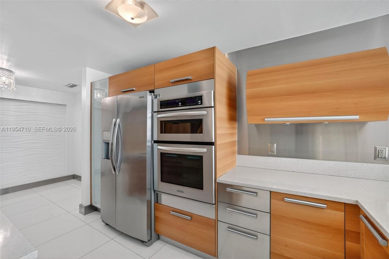 2950 NE 188th St, Unit 302, Aventura, FL 33180 Photo