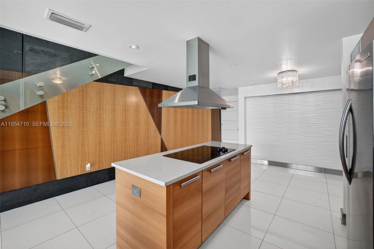 2950 NE 188th St, Unit 302, Aventura, FL 33180 Photo