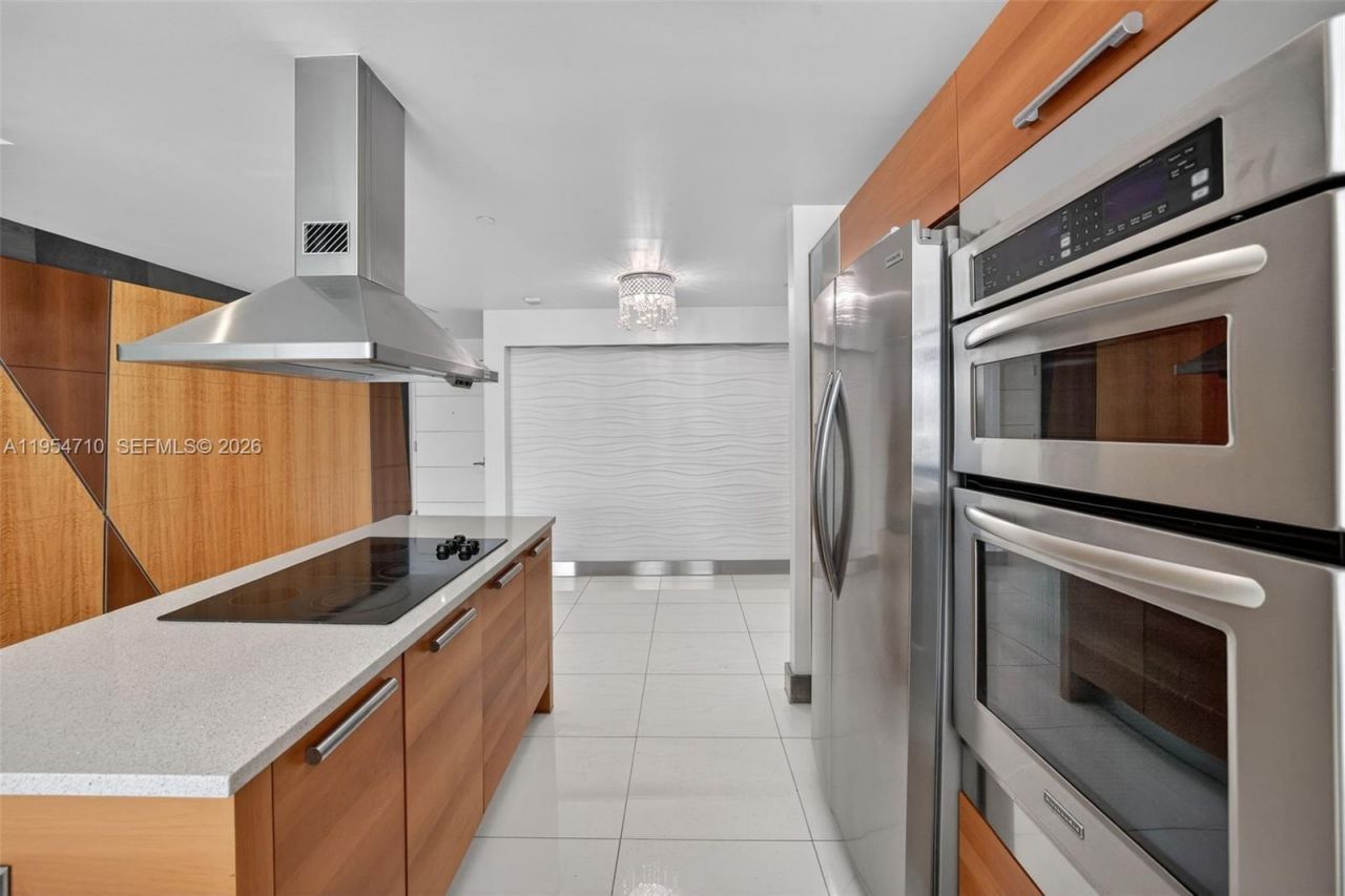 2950 NE 188th St, Unit 302, Aventura, FL 33180 Photo