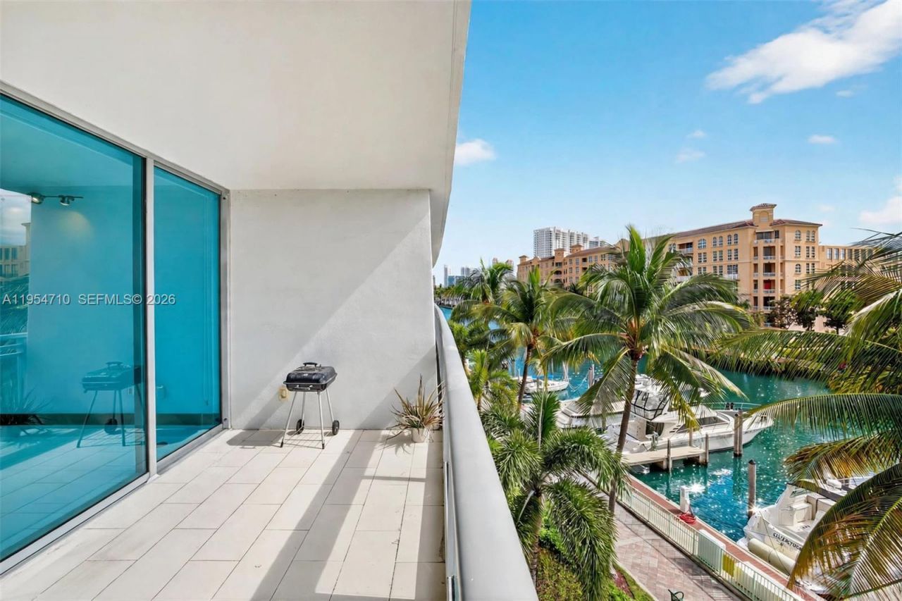 2950 NE 188th St, Unit 302, Aventura, FL 33180 Photo