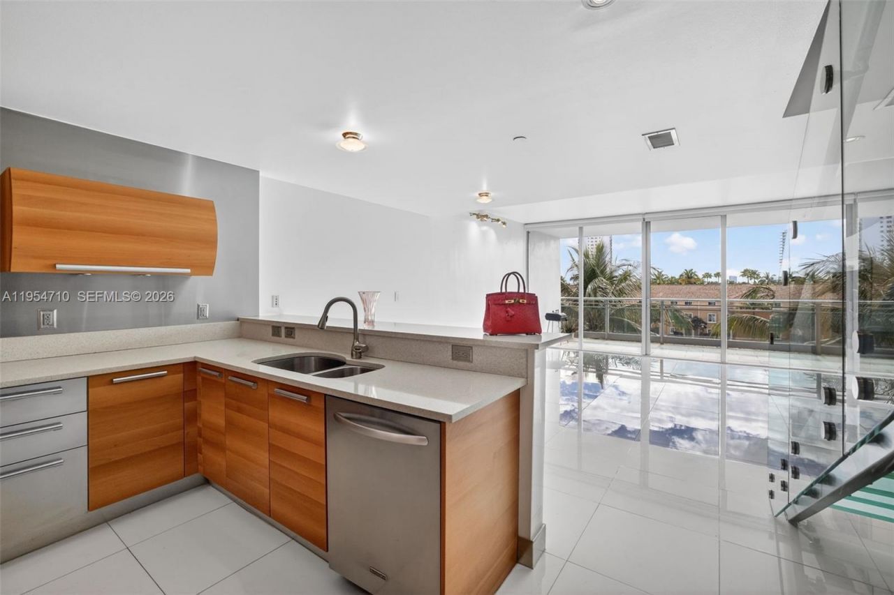 2950 NE 188th St, Unit 302, Aventura, FL 33180 Photo