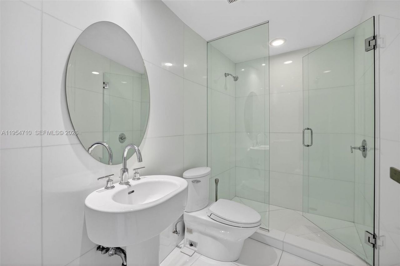 2950 NE 188th St, Unit 302, Aventura, FL 33180 Photo