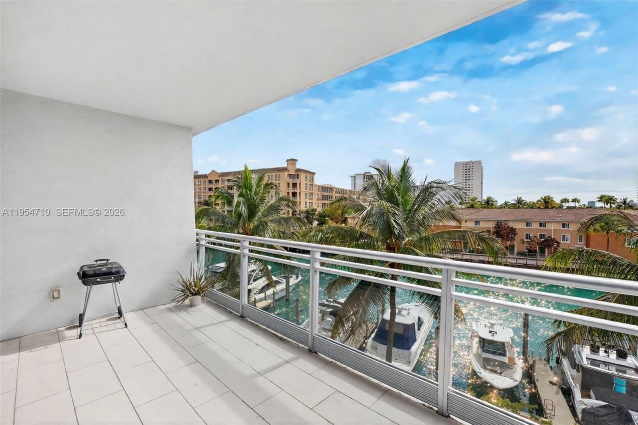2950 NE 188th St, Unit 302, Aventura, FL 33180 Photo