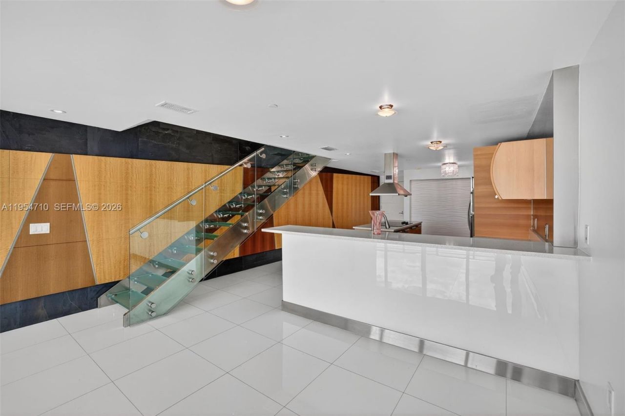 2950 NE 188th St, Unit 302, Aventura, FL 33180 Photo