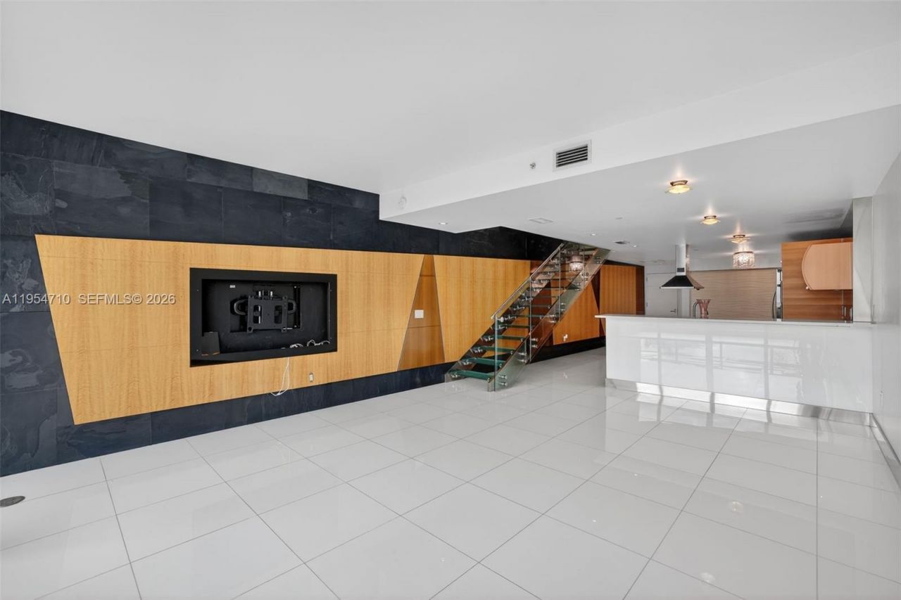 2950 NE 188th St, Unit 302, Aventura, FL 33180 Photo