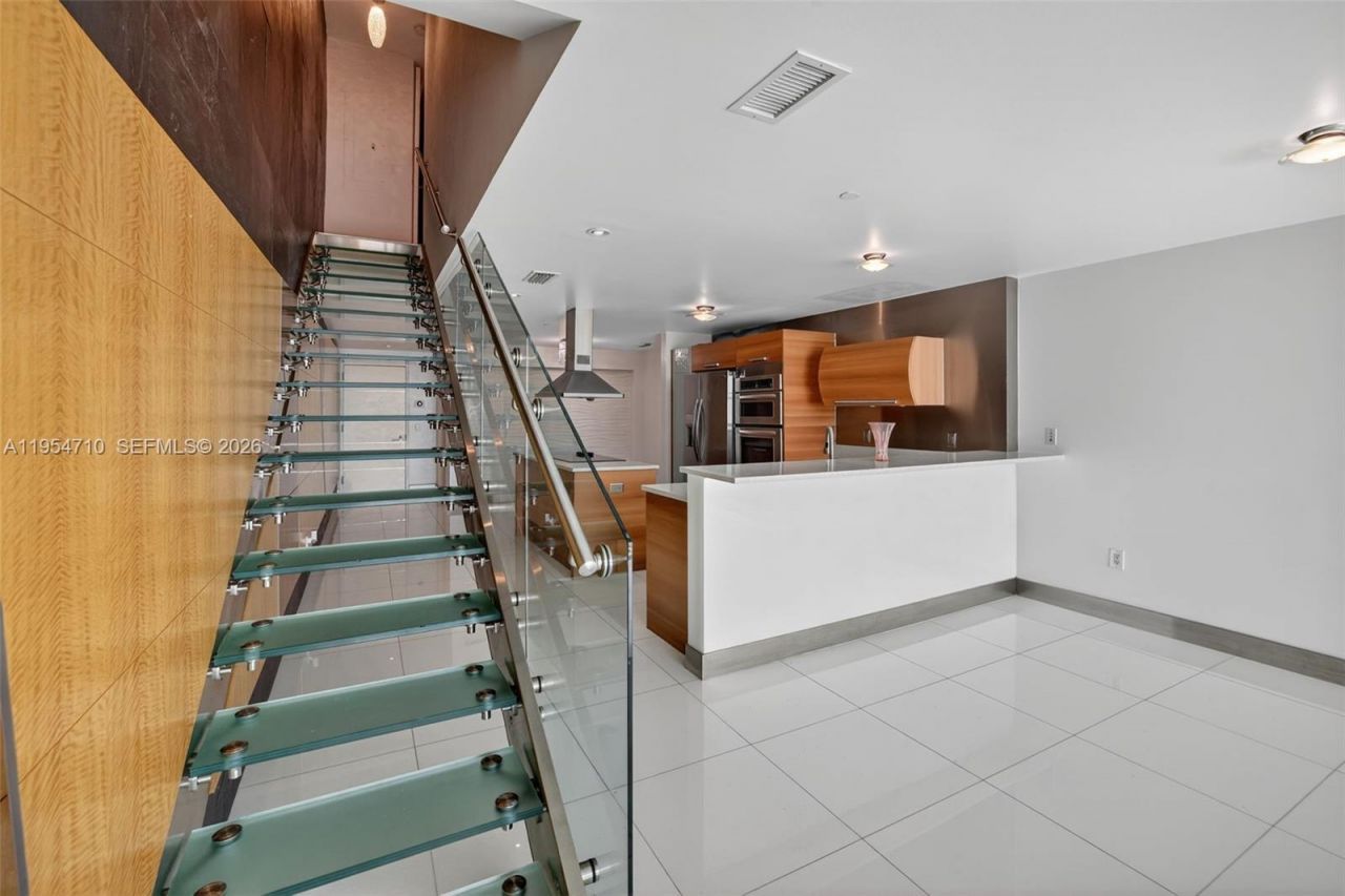 2950 NE 188th St, Unit 302, Aventura, FL 33180 Photo