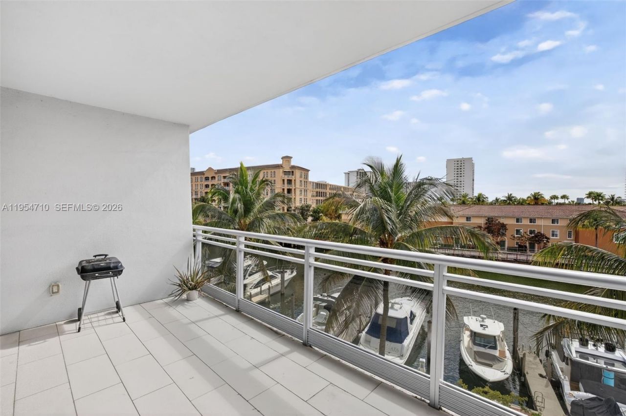 2950 NE 188th St, Unit 302, Aventura, FL 33180 Photo