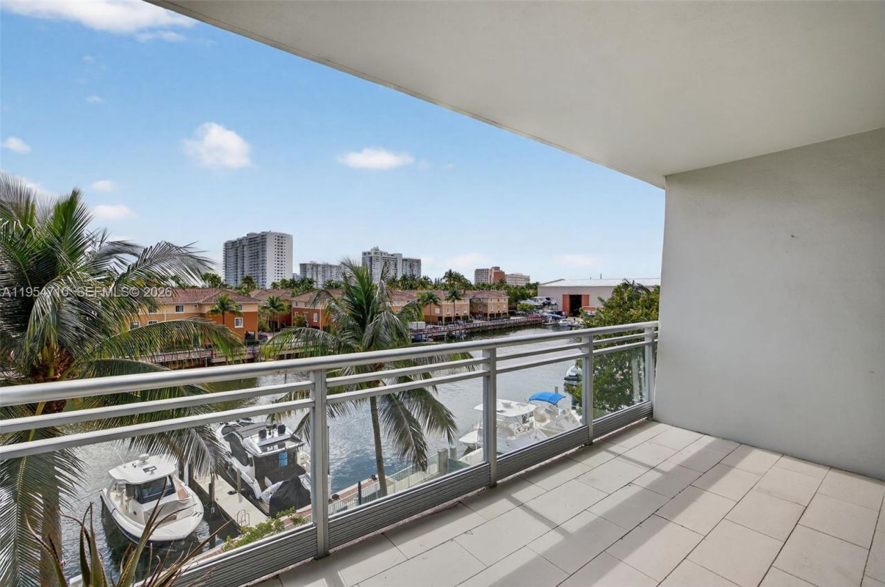 2950 NE 188th St, Unit 302, Aventura, FL 33180 Photo