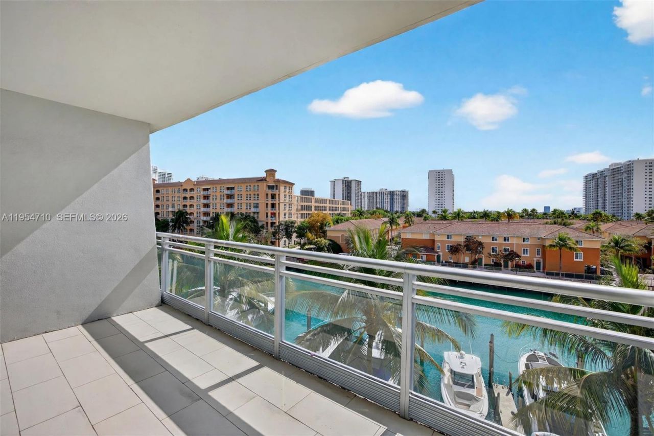 2950 NE 188th St, Unit 302, Aventura, FL 33180 Photo