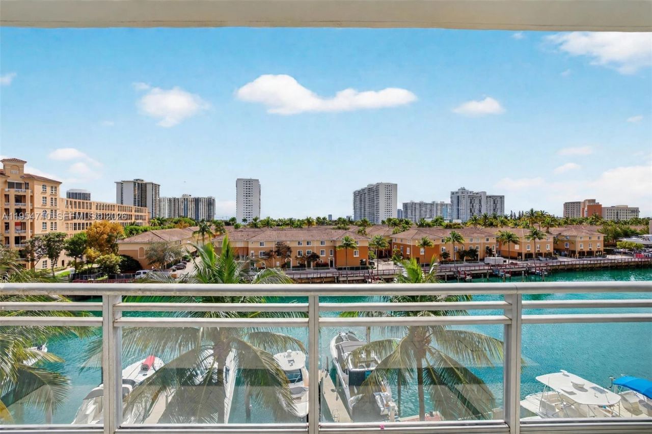 2950 NE 188th St, Unit 302, Aventura, FL 33180 Photo