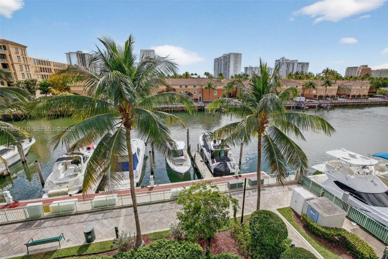 2950 NE 188th St, Unit 302, Aventura, FL 33180 Photo