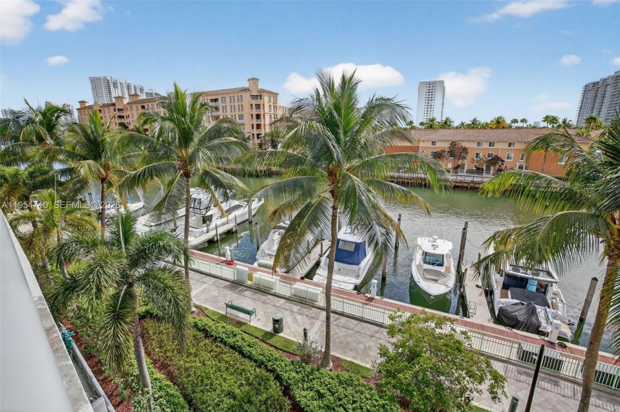 2950 NE 188th St, Unit 302, Aventura, FL 33180 Photo