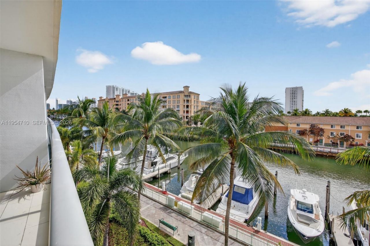 2950 NE 188th St, Unit 302, Aventura, FL 33180 Photo