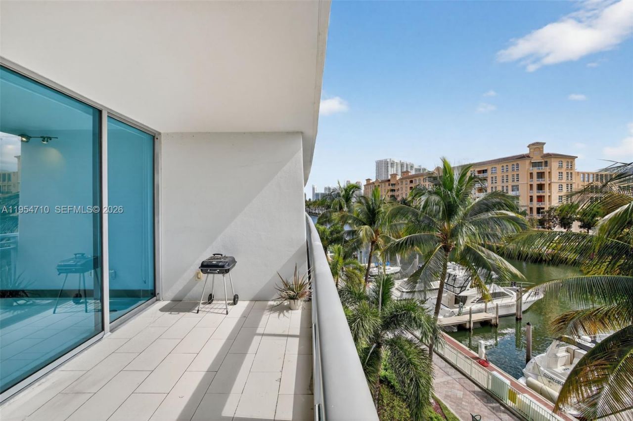 2950 NE 188th St, Unit 302, Aventura, FL 33180 Photo