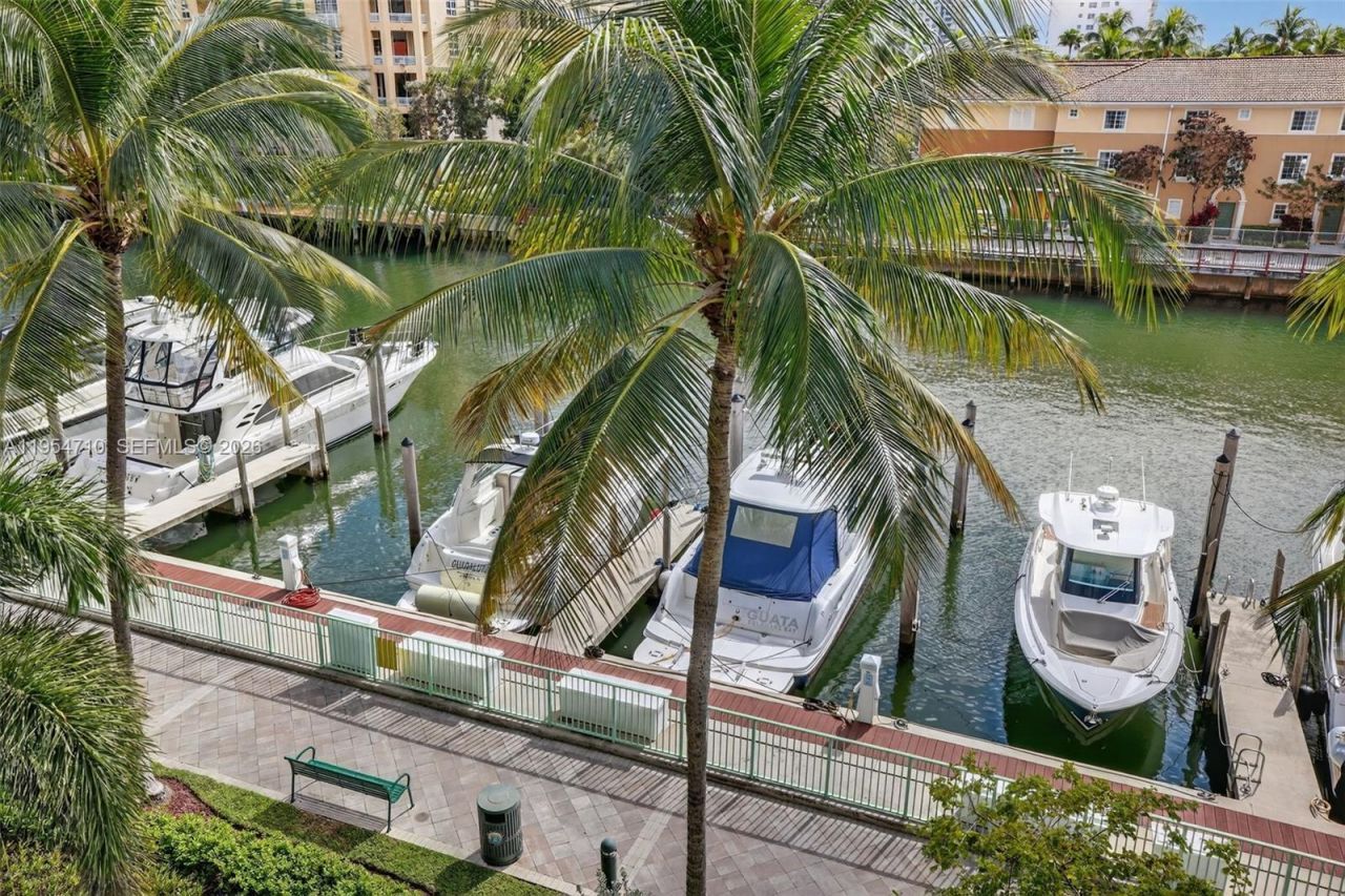 2950 NE 188th St, Unit 302, Aventura, FL 33180 Photo