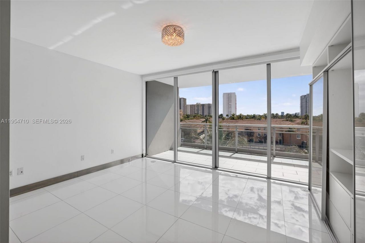 2950 NE 188th St, Unit 302, Aventura, FL 33180 Photo