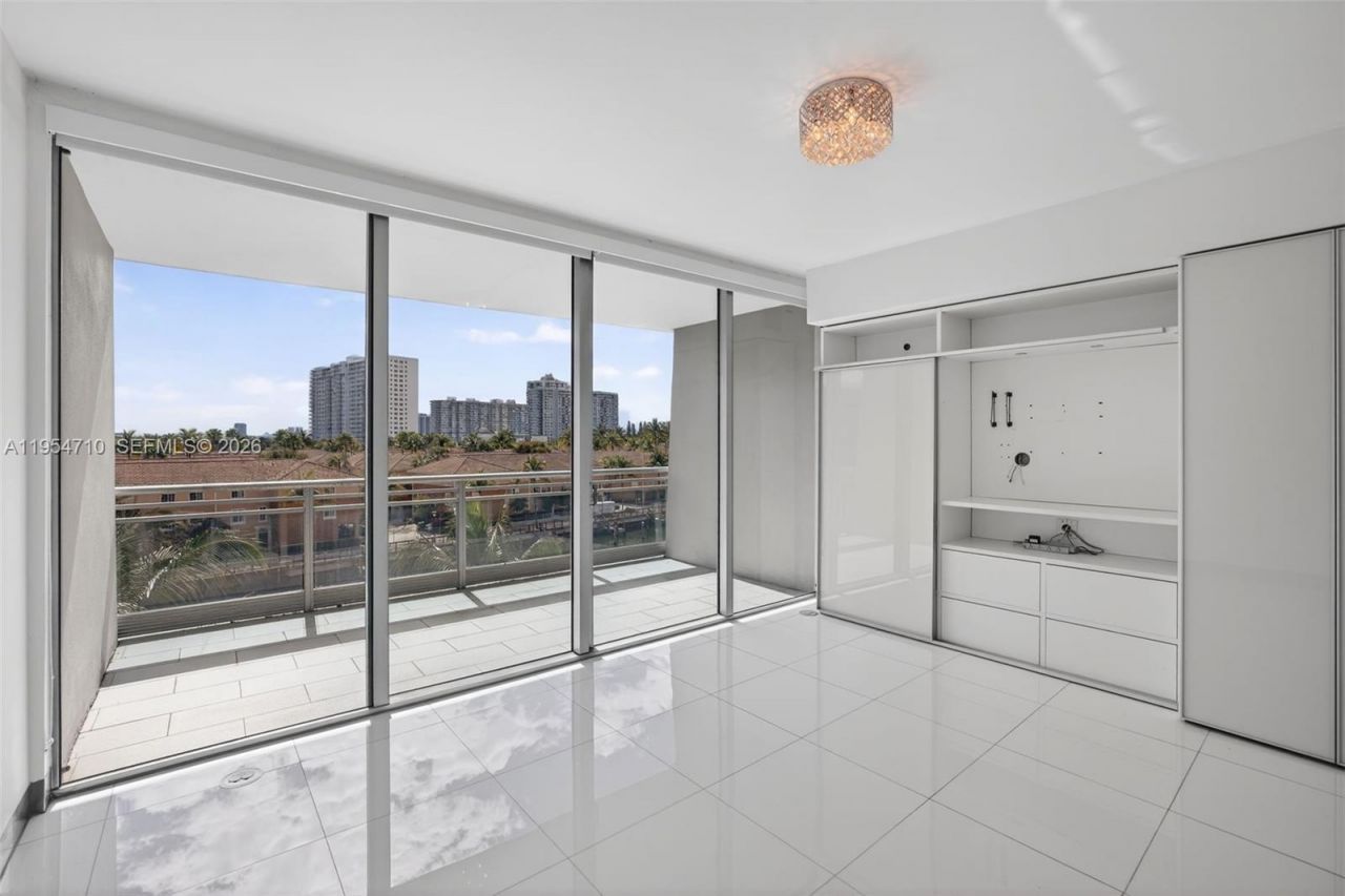 2950 NE 188th St, Unit 302, Aventura, FL 33180 Photo