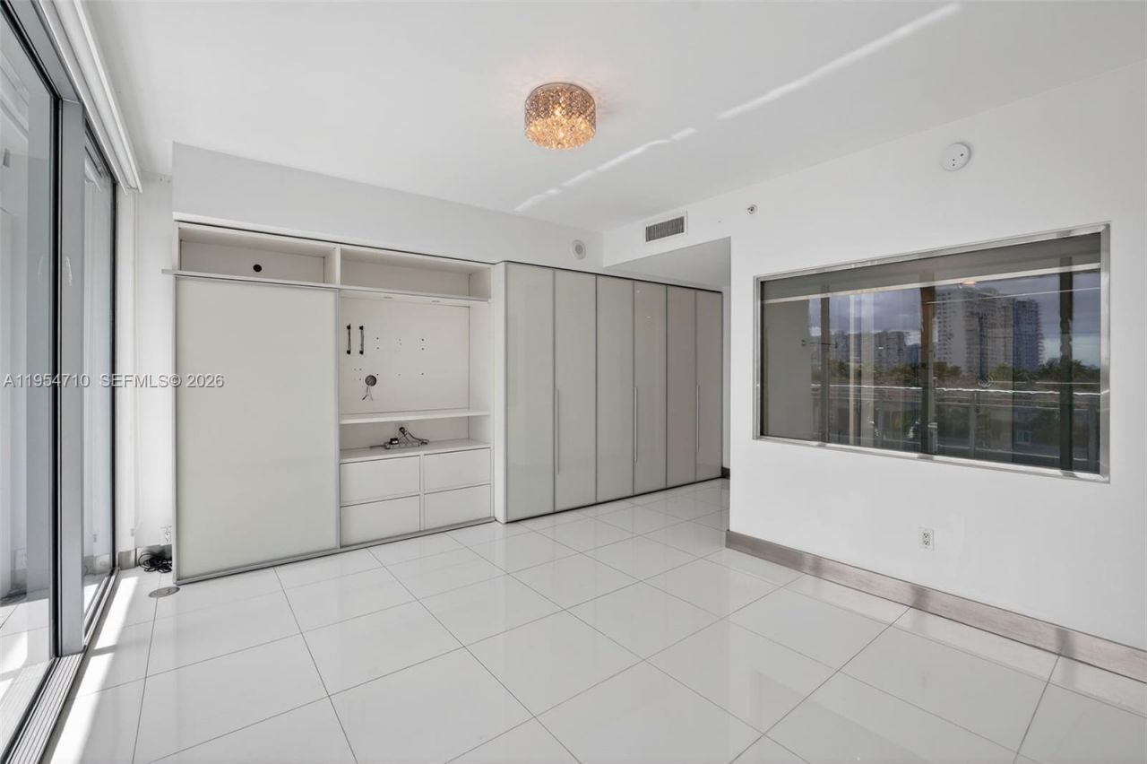 2950 NE 188th St, Unit 302, Aventura, FL 33180 Photo