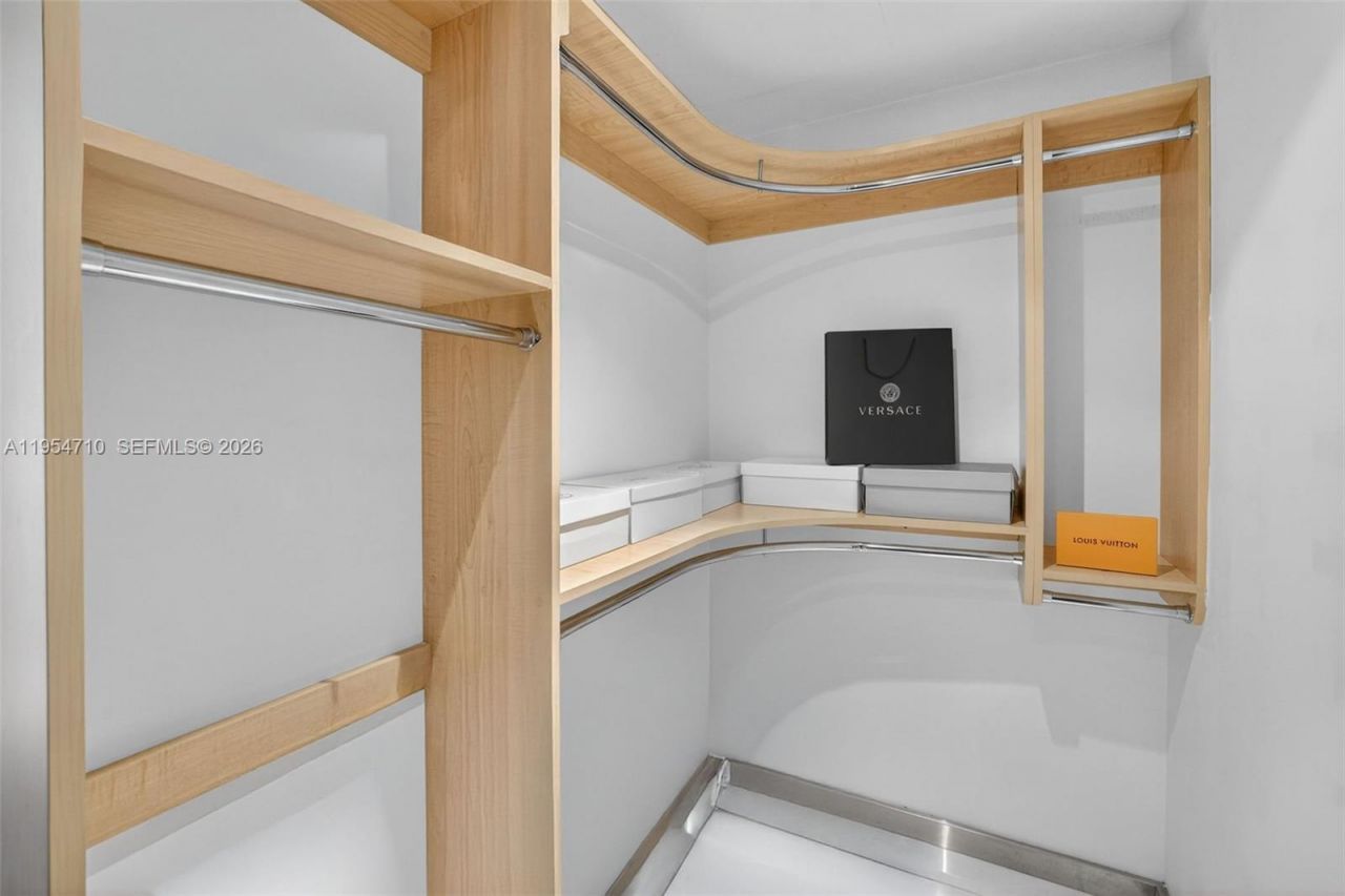 2950 NE 188th St, Unit 302, Aventura, FL 33180 Photo