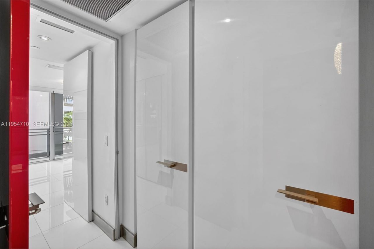 2950 NE 188th St, Unit 302, Aventura, FL 33180 Photo