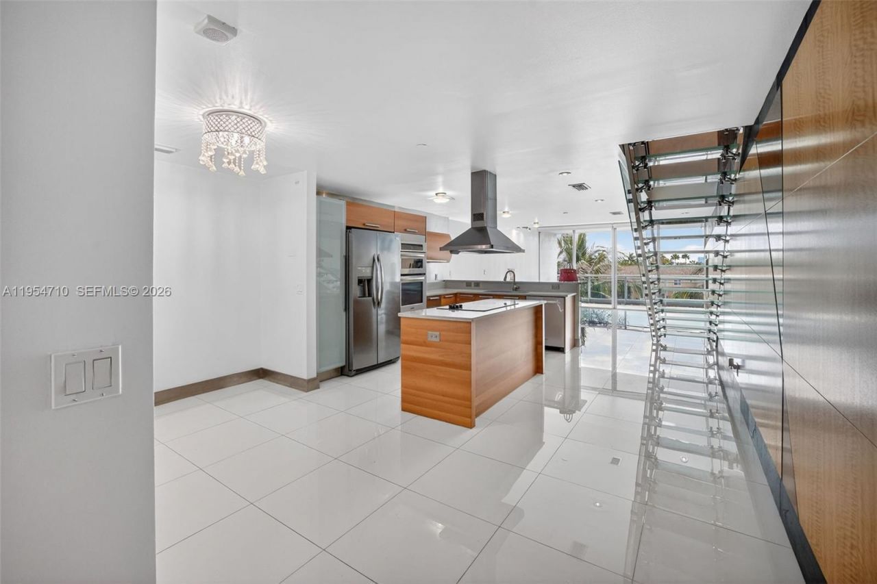 2950 NE 188th St, Unit 302, Aventura, FL 33180 Photo