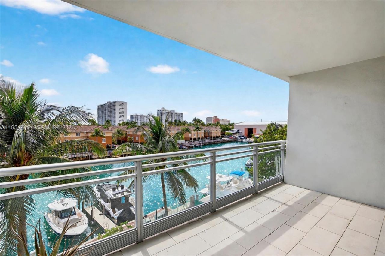 2950 NE 188th St, Unit 302, Aventura, FL 33180 Photo