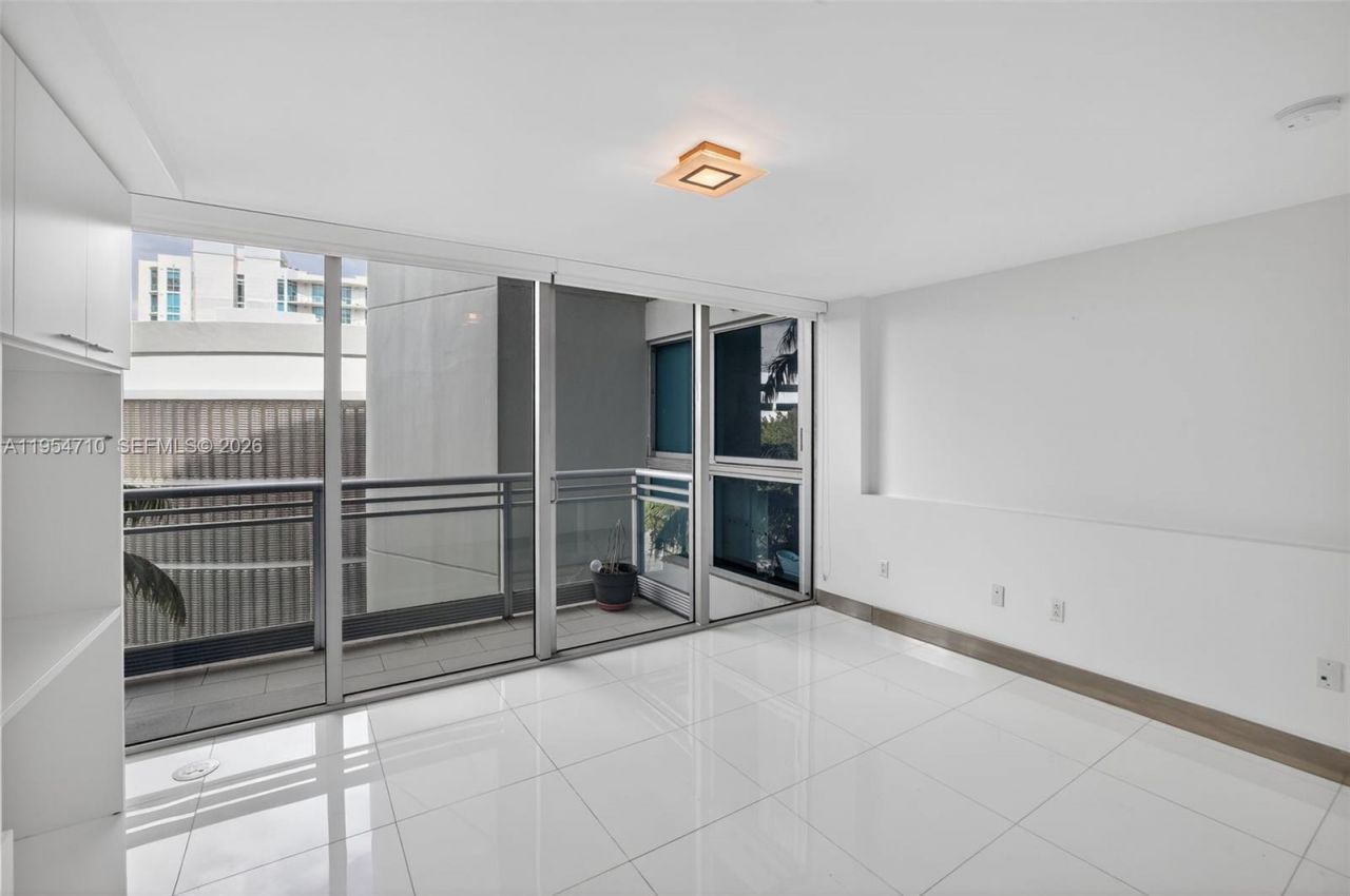 2950 NE 188th St, Unit 302, Aventura, FL 33180 Photo